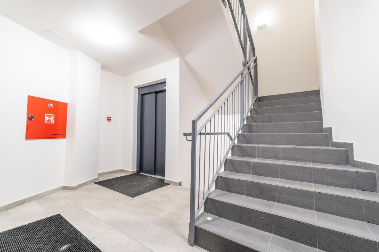 Brand New Studio Apartment #62 With Free Secure Parking In The Center Prague Luaran gambar